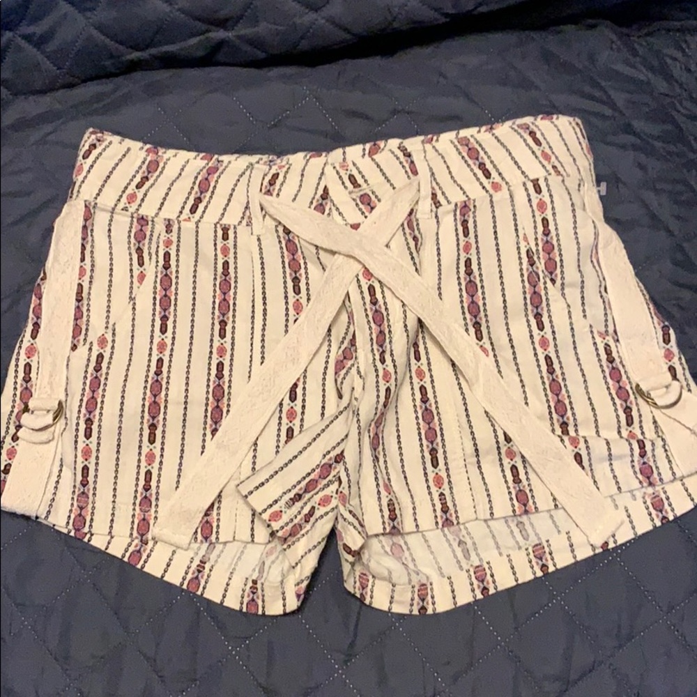 Jolt linen shorts NWT